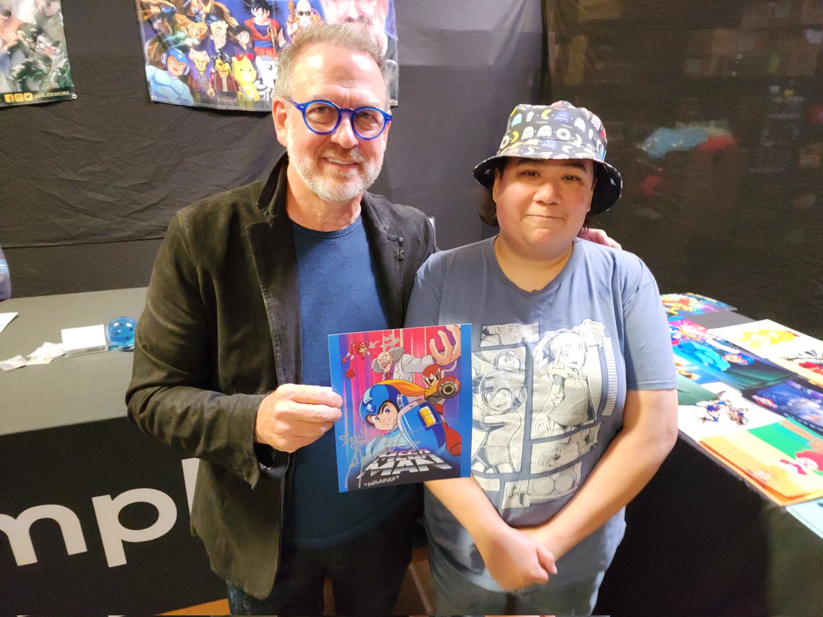 this is the only time you'll see my face 😅 I finally met him! 🥰🥰🥰 there's literally no one in line! #megaman #rockman #ianjamescorlett #voiceactor #toytemple #saturday