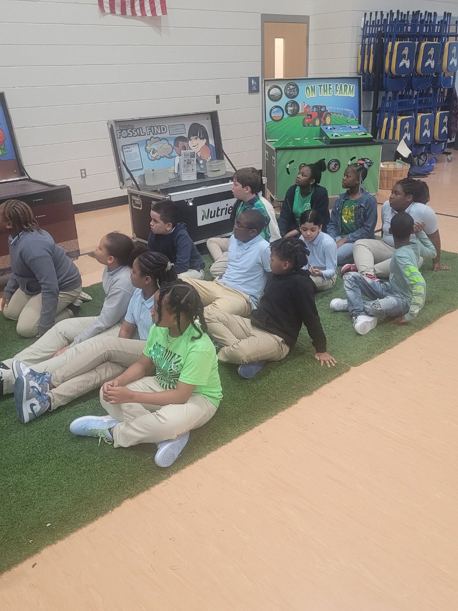 The Nutrien Seed Survivor truck visited LPE’s 3rd and 4th graders on Friday. Scholars learned all about Louisiana agriculture, played interactive games, and planted their own sunflower seeds to take home.