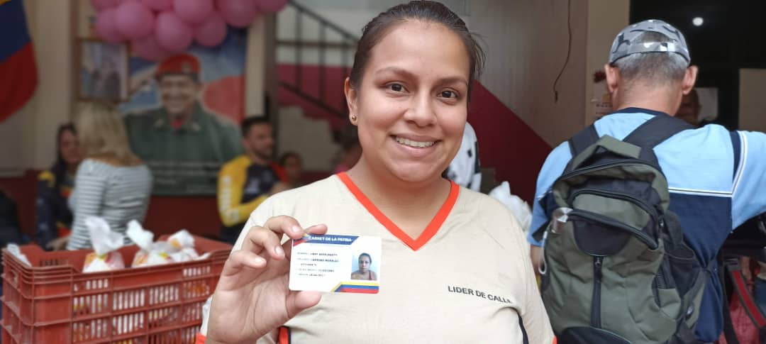 MercalOficial's tweet photo. #Táchira || Con el debido registro en el Sistema #CEASPatria, las familias de la Base de Misiones Socialistas "Aristóbulo Istúriz" son protegidos gracias a las políticas alimentarias del Gobierno Bolivariano. #SomosClap
#GuerraContraLaCorrupción https://t.co/vgLgZU6Z2y