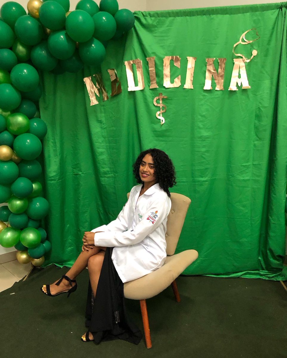 beatrizzd13's tweet photo. Vejo a cerimônia do jaleco como um ponto de partida para a caminhada até o diploma da minha tão sonhada graduação em Medicina. Gratidão a Deus e ao Quilombo Bom Remédio.💚👩🏾‍⚕️ https://t.co/3Rj0wdq9vu