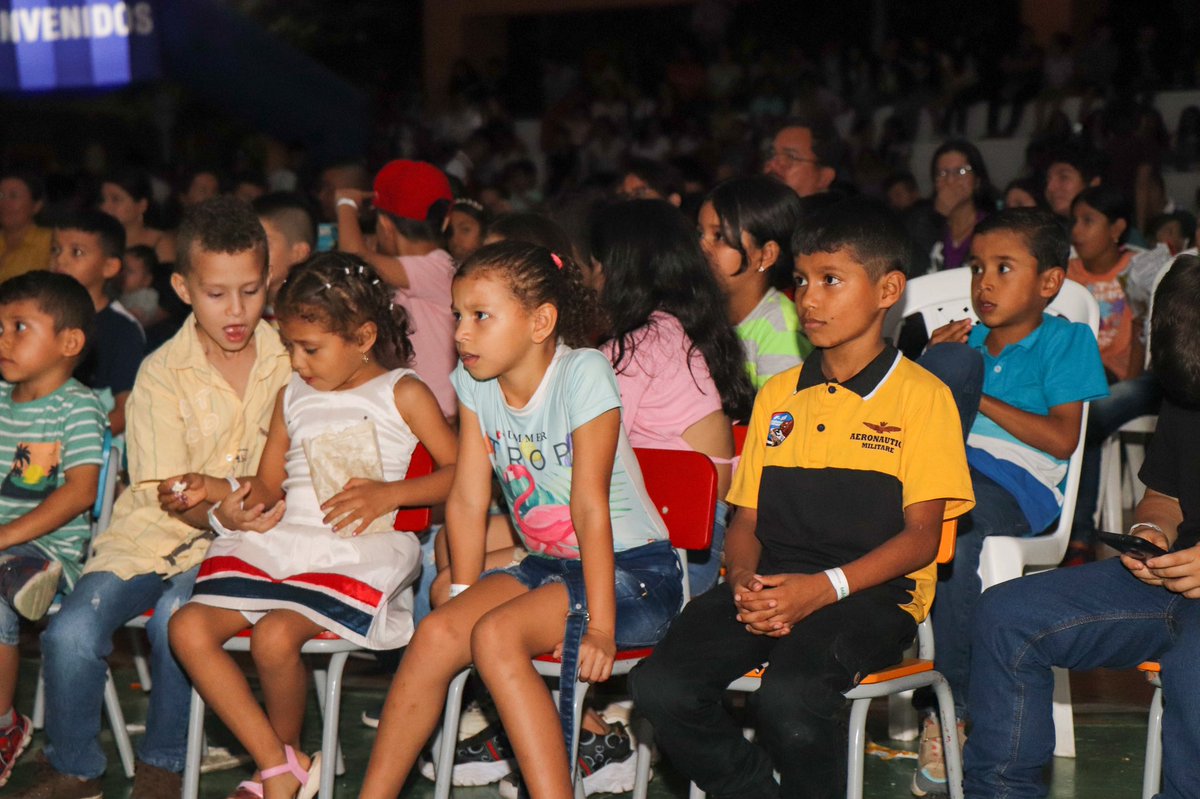 comfamiliarh's tweet photo. Nos tomamos el municipio de Palermo con nuestro “Cine al Parque” más de 500 habitantes disfrutaron de una noche de película, palomitas, gaseosa y mucha diversión en familia.
*Los esperamos mañana desde las 8:00 a.m. con una jornada llena de sorpresas.
#Comfamiliar #MásCercaDeTi https://t.co/EwsyPBiy3d