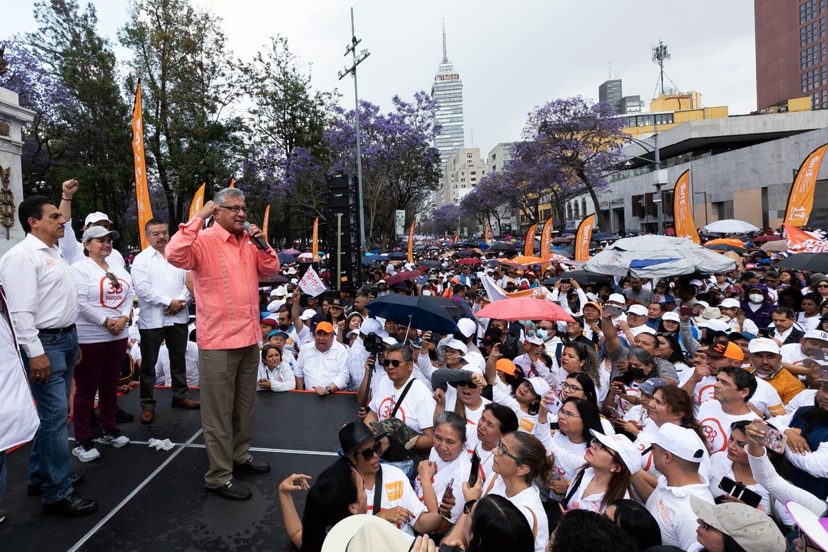 JaimeG_Roque's tweet photo. #ElSNTEconAMLO
#PorElRescateDeLaSoberanía

🔴 El #SNTE 📚 con su líder nacional, Mtro. Alfonso Cepeda Salas, respalda al Presidente @lopezobrador_ 🇲🇽 en el 85 Aniversario de la Expropiación Petrolera, y le refrenda su apoyo para afianzar la transformación del país ✅ https://t.co/JFosrNyLfn