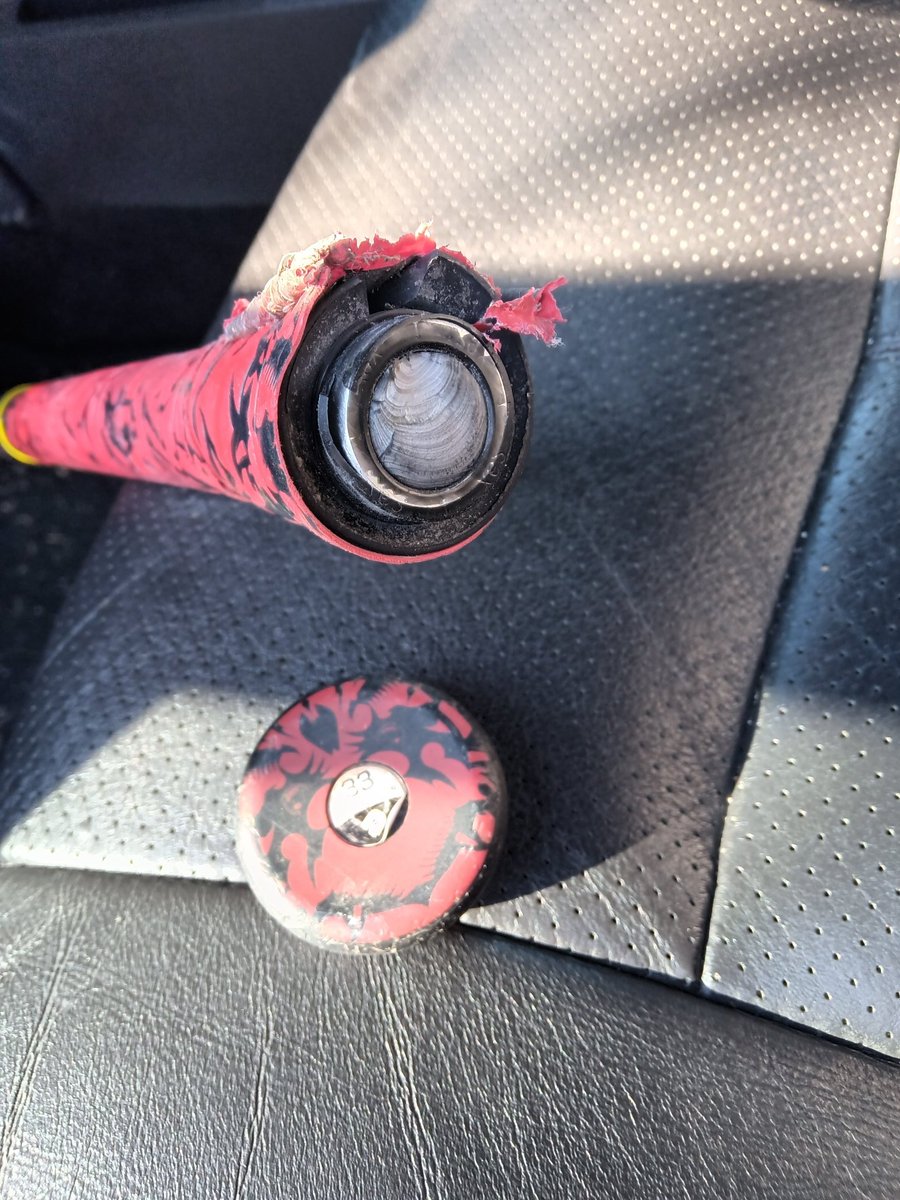 BIGRITTSPOP's tweet photo. @DeMarini when are you going to make good on these Voodoo Ones? The same defective issue from hundreds of your customers across the nation...including me. We've been loyal up to this point, but losing hundreds of dollars doesn't sit well... https://t.co/5x4glQPaM2