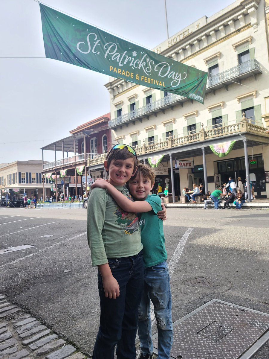 Whorror_Fiend's tweet photo. Had a blast at @oldsacramento St. Paddy's day parade. We go every year but this time it was just us 3. Missing @evil_toast916 . https://t.co/jWvFR7NQVD