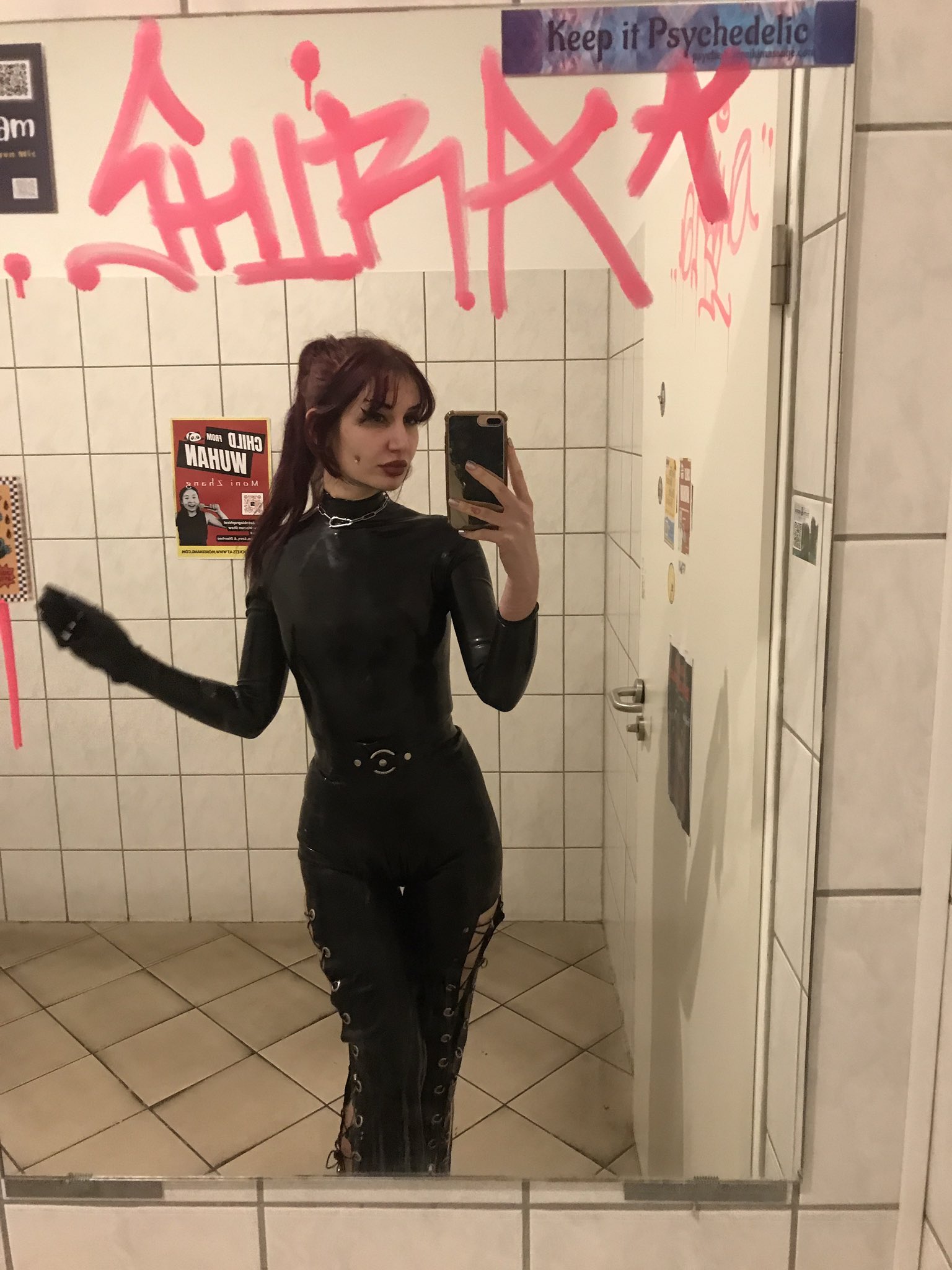 TW Pornstars - Miss Vera Violette 🇫🇷🇬🇧. Twitter. Wearing latex out 3  days in a row made me so happy. Will. 12:58 AM - 19 Mar 2023