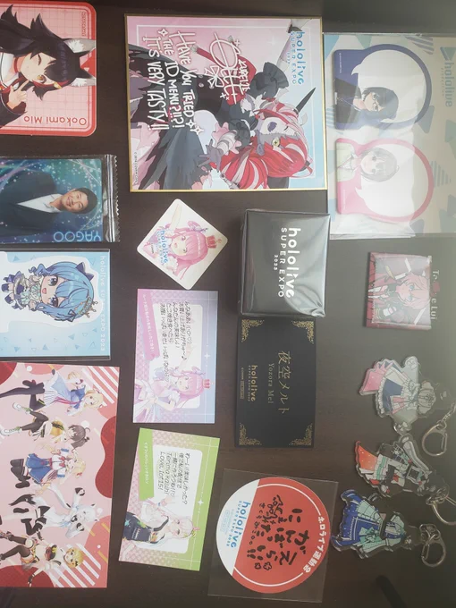 昨日は爆睡したので戦利品開封ー!
今年はたくさんブース回れて良かった!
#ひろがるホロライブ 
#ひろがるホロライブDAY2 