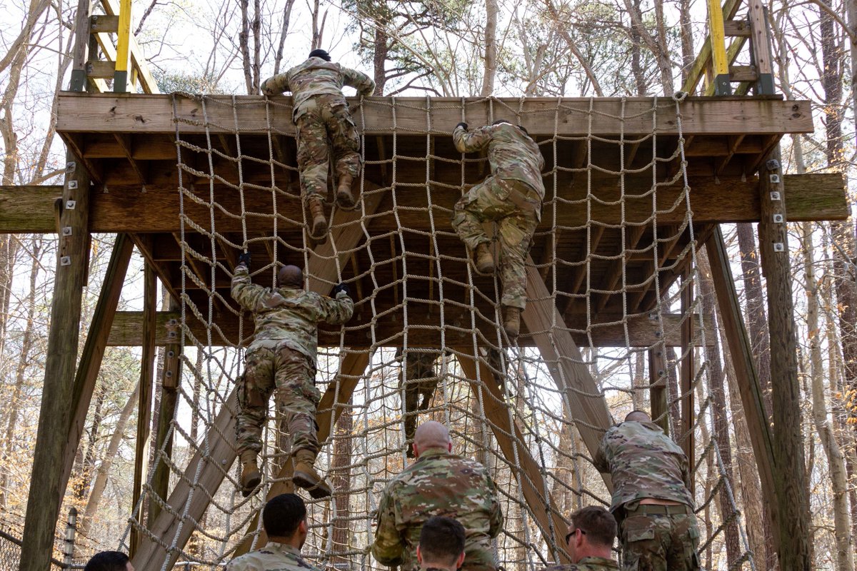 USArmyFortSill's tweet photo. Sometimes you have to climb to the top to get a view of where you're going next. ⛰️ 

#FiresStrong #TeamSill
@USArmy @TRADOC https://t.co/1tHWWUC7FI