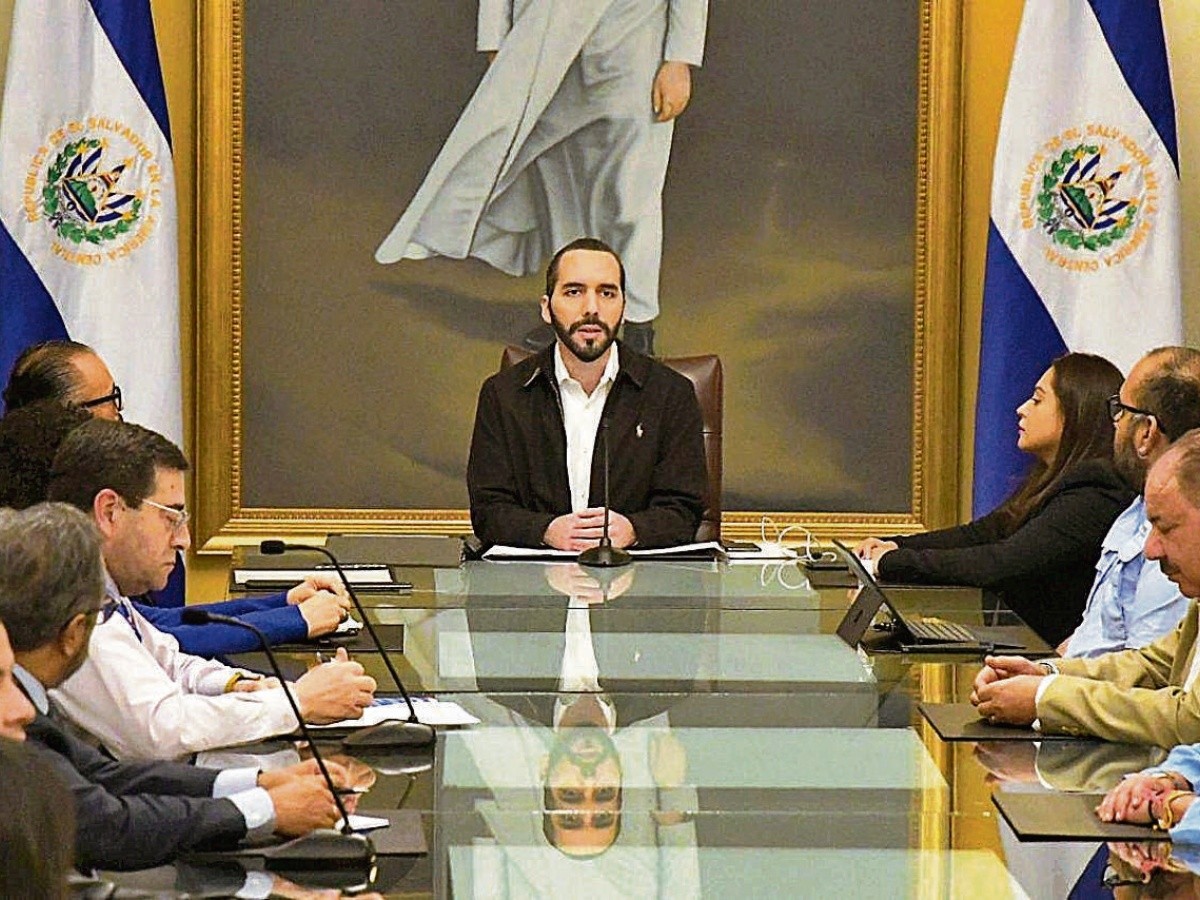 ‼️Hoy,  hace tres años se reportaba el primer contagio por COVID-19. El Presidente <a href="/nayibbukele/">Nayib Bukele</a> lo anunciaba  a la nación y llamaba a la población a mantener la calma, ya que oportunamente el gobierno había tomado medidas para proteger a la población.

Abro hilo👇