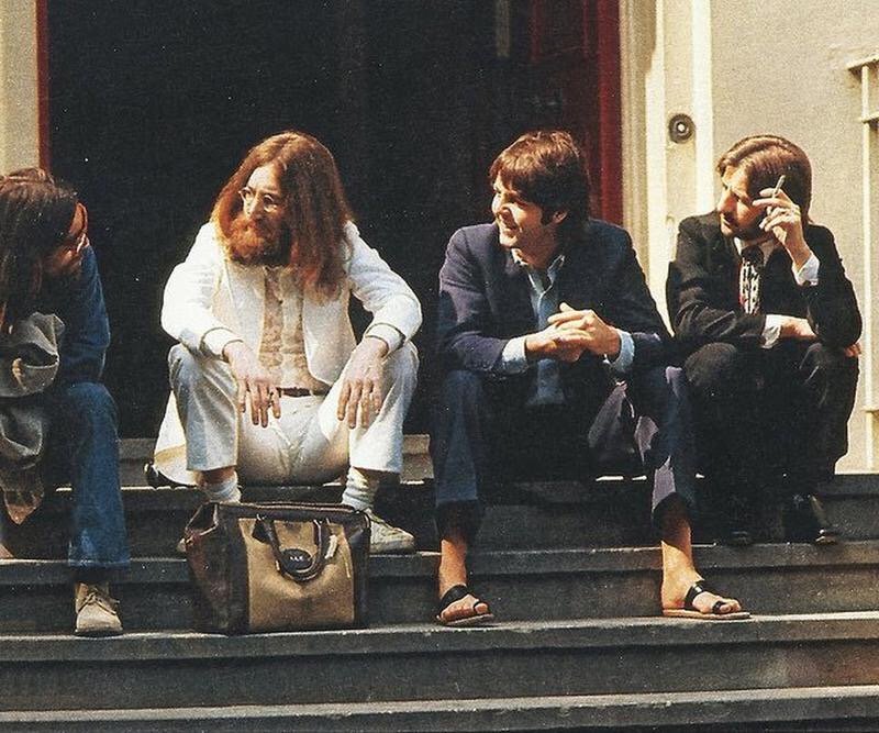 crockpics's tweet photo. The Beatles during the photoshoot for Abbey Road, 1969 https://t.co/4KhIA9EG8r