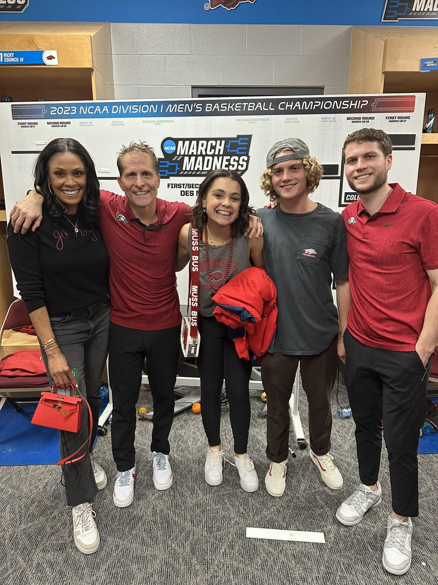 DanyelleSargent's tweet photo. See you in Vegas!! #Sweet16 @RazorbackMBB https://t.co/6DfneQml0P