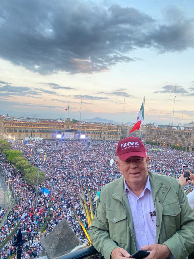 LeonelCotaM's tweet photo. ¡Es un honor… Luchar con Obrador! 🇲🇽 

Desde el Zócalo Capitalino acompañando a nuestro Presidente @lopezobrador_ en el 85 Aniversario de la Expropiación Petrolera de nuestro país.  

Sigamos defendiendo nuestra soberanía energética. ✅ https://t.co/H0Pp07gi4O