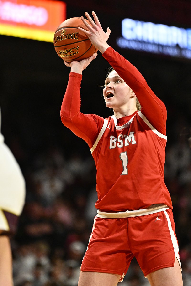 FINAL @MSHSL girls' basketball state tourney at Williams Arena Class 3A championship #2 Benilde-St. Margaret's eged #4 Stewartville, 66-60. @sierrelumpkin with 21 pts, @OliviaOlson2024 with 19 pts, 17 reb for @BSMGirlsHoops @GMacHoops