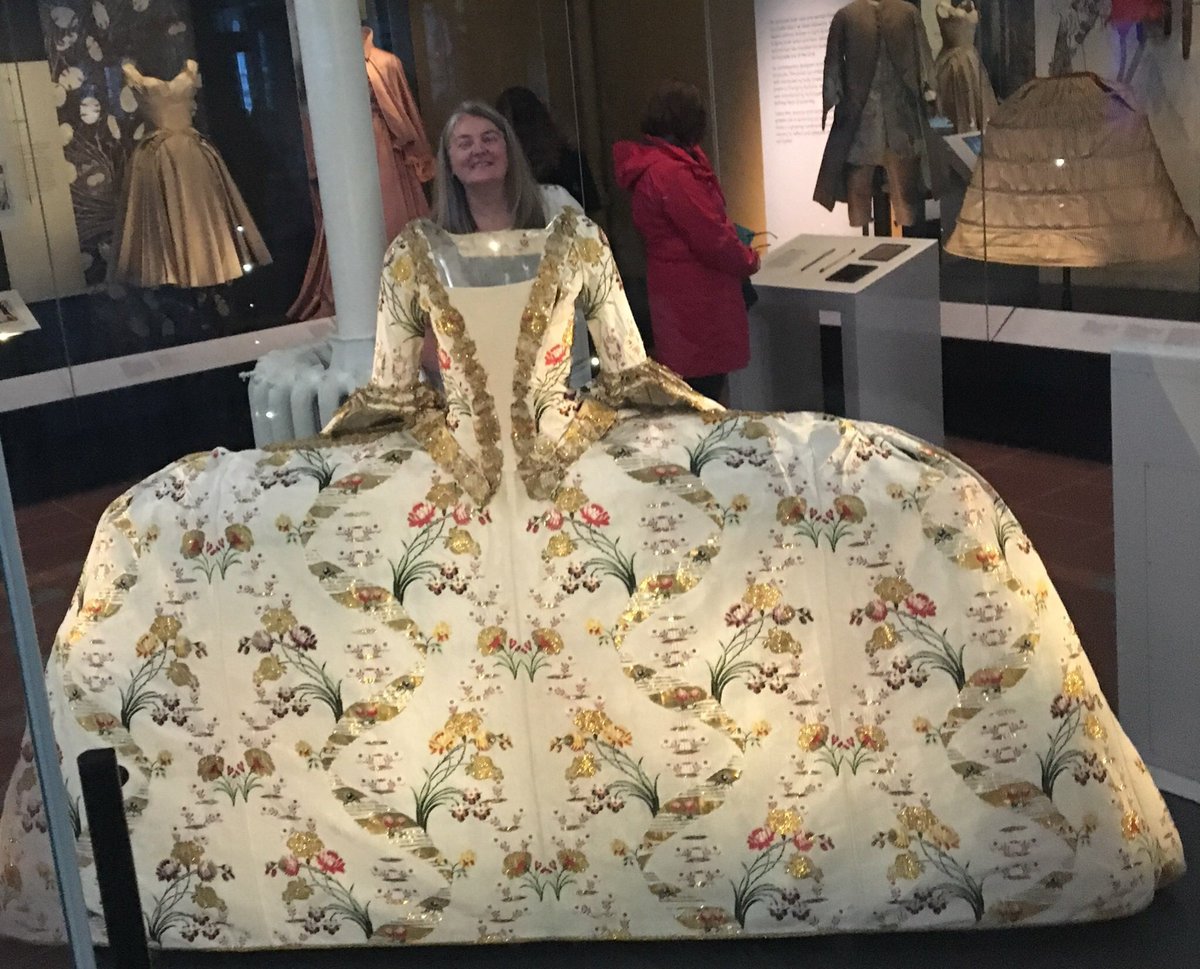 gilliandon's tweet photo. @NtlMuseumsScot @HRP_palaces Couldn’t resist the old “Does my bum look big in this” joke.  😁 https://t.co/vhO65PDdkC