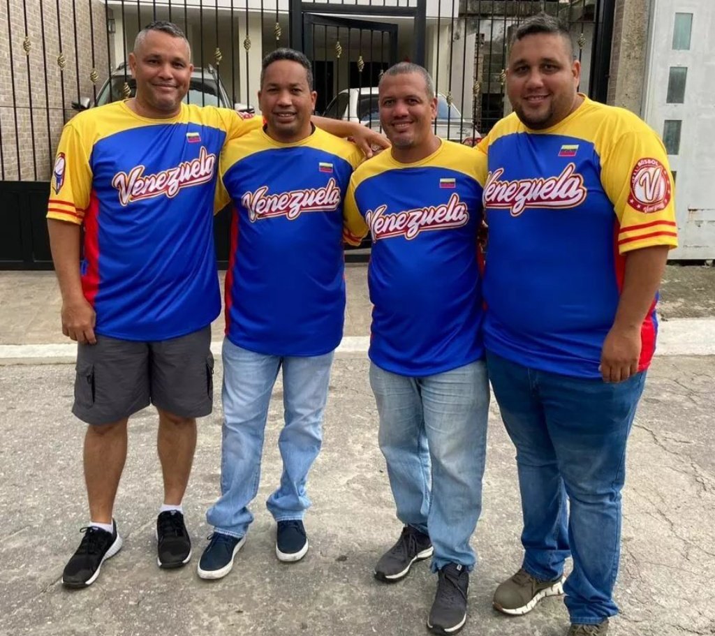 ArleneZonaly's tweet photo. Saludos desde puerto Cabello vamos que si se puede los Otero  #ClasicoMundialdeBeisbol2023 https://t.co/b0mO1h0sIL