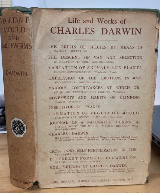 WormsofEeden's tweet image. Fun #worm fact: Charles Darwin dedicated 38 years of his life to the study of worms. In 1881, shortly before his passing, he published a book detailing his discoveries on the subject! #vermicompost #vermiculture #compost #garden #GardeningTwitter
