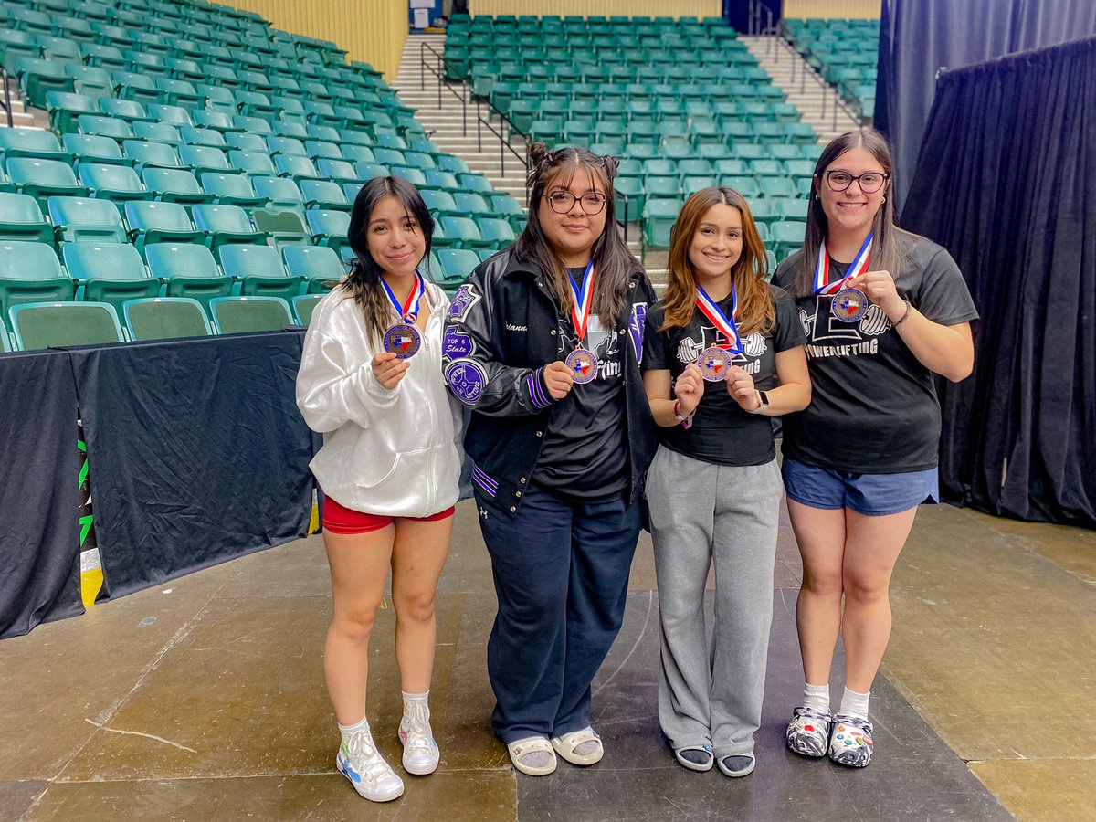 Our Girls Powerlifting Team competed at the THSWPA State Championships amongst the strongest girls in the state of TX!

Leah Galvan (105) - 3rd
Nat Martínez (114) - 3rd
Leslie Martinez (114) - 5th
Brianna Galvan (259+) - 3rd

And your 198 class 
STATE CHAMPION 🏆
Nayeli Barrera