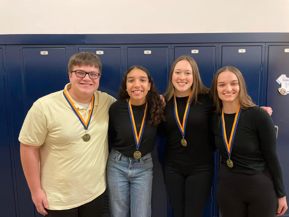 King6BlueSS's tweet photo. UTHS All Sectional Team members for Drama and Group Interpretation!! 🧡🖤@utsoccer4 @uths_athletics @UTHS_DrMorrow https://t.co/9vWbcqgnJQ