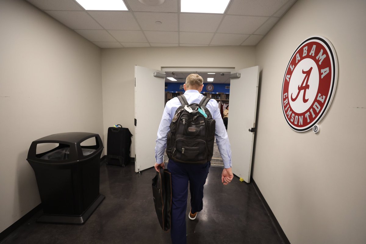 AlabamaMBB's tweet photo. The Tide are in the building!

#RollTide | #BlueCollarBasketball https://t.co/5o10ytSQY3
