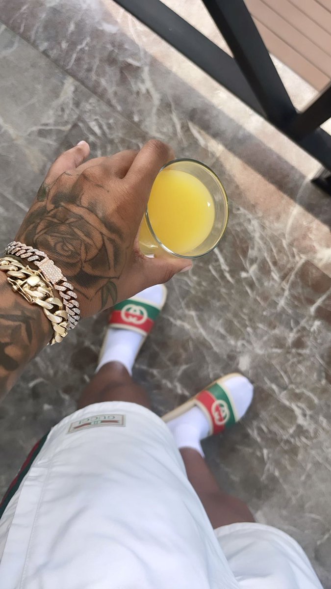 handsomeKinni's tweet photo. My girl like when I put on Gucci guess it do some to her coochie 🇯🇲❤️🤍 https://t.co/CSiCLvBwdv