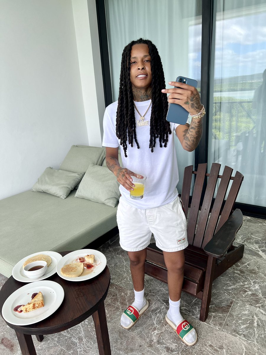 handsomeKinni's tweet photo. My girl like when I put on Gucci guess it do some to her coochie 🇯🇲❤️🤍 https://t.co/CSiCLvBwdv