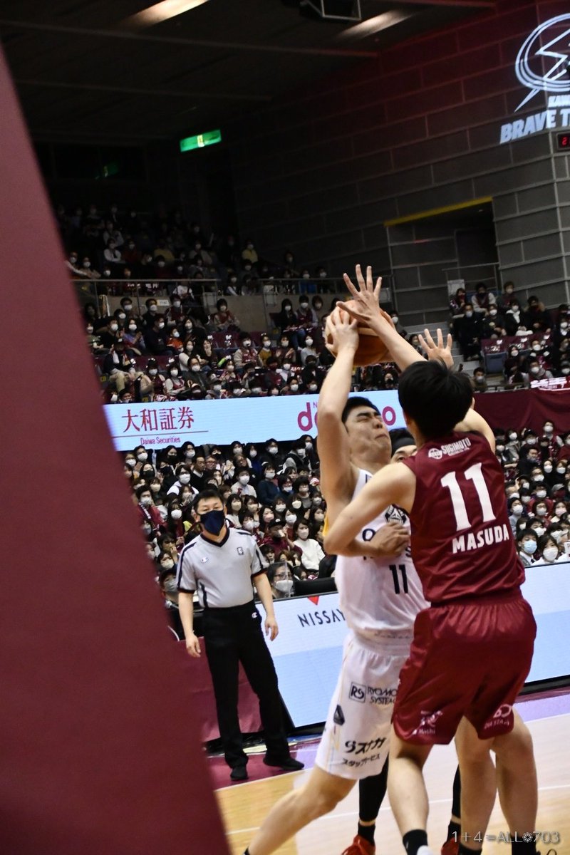 7One_for_All_3's tweet photo. しのしゃまが建吾を追い込んで、まっすーは建吾の道を塞ぐドンピシャタイミングのディフェンスで、めっちゃ良かったのよぉ!(胸熱🔥🔥🔥
#篠山竜青 #増田啓介 #野本建吾
#11対決 #GoodD
#胸熱ディフェンス https://t.co/DNFDD73gxo