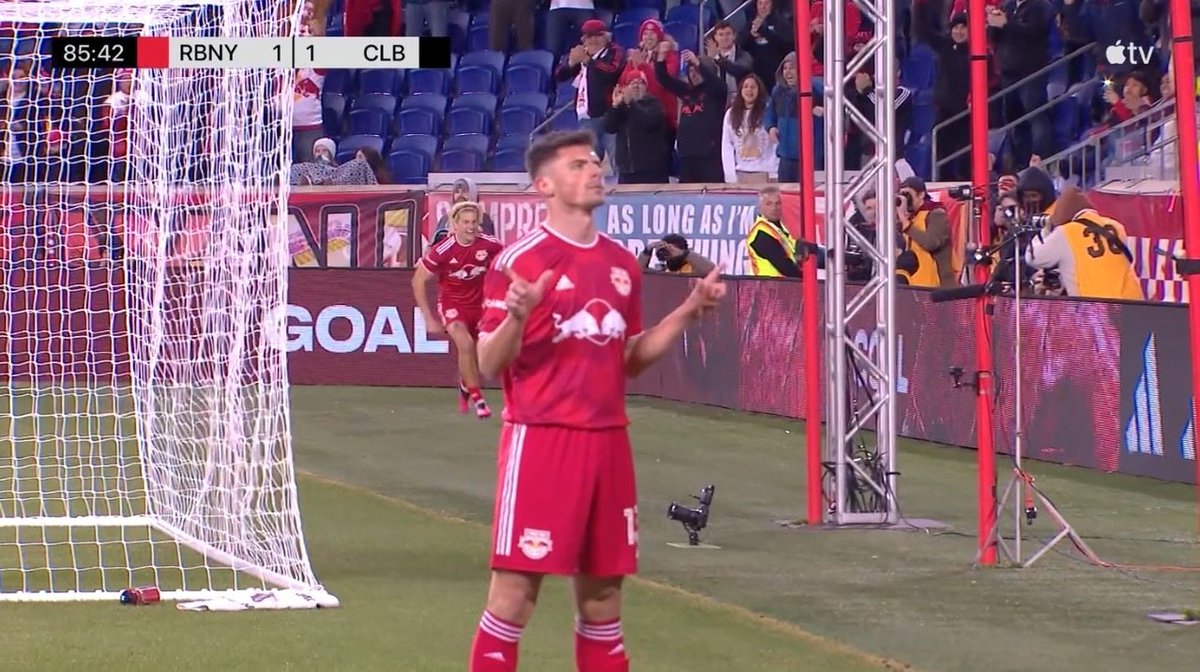 Tom Bogert tweet media