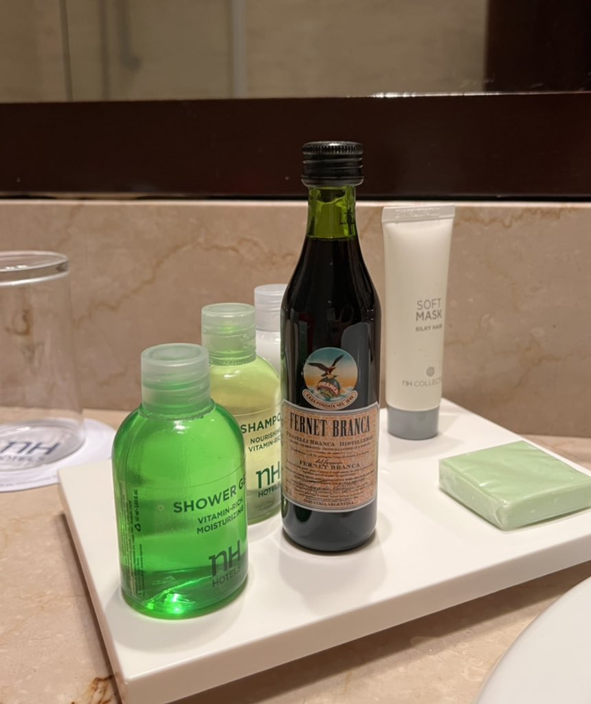 Por si llega a sonar un tema de la mona Jiménez mientras me baño