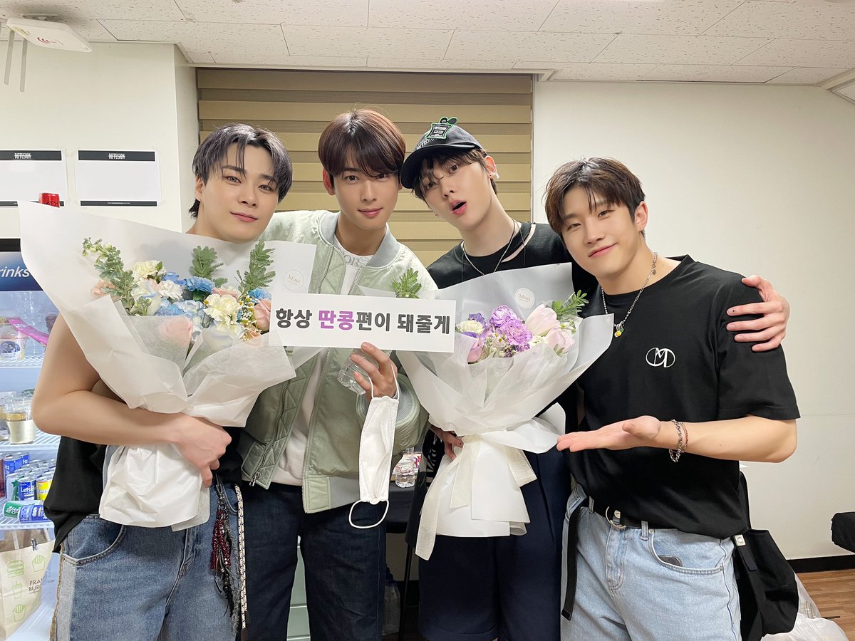 airtags143's tweet photo. Thank you G🙏🏻☝🏻! I'm burst with happiness even if I just saw clips and videos in #DIFFUSSION at Seoul💜 My Aroha ❤️ is so happy🥺🤗💜. I cried for so much happiness last night 🥺 Moonbin-Sanha+Jinjin-Cha Eun Woo = Happiness Overload💜👏🏻🎉.
@ASTRO_Staff https://t.co/NG1ff7yBOb
