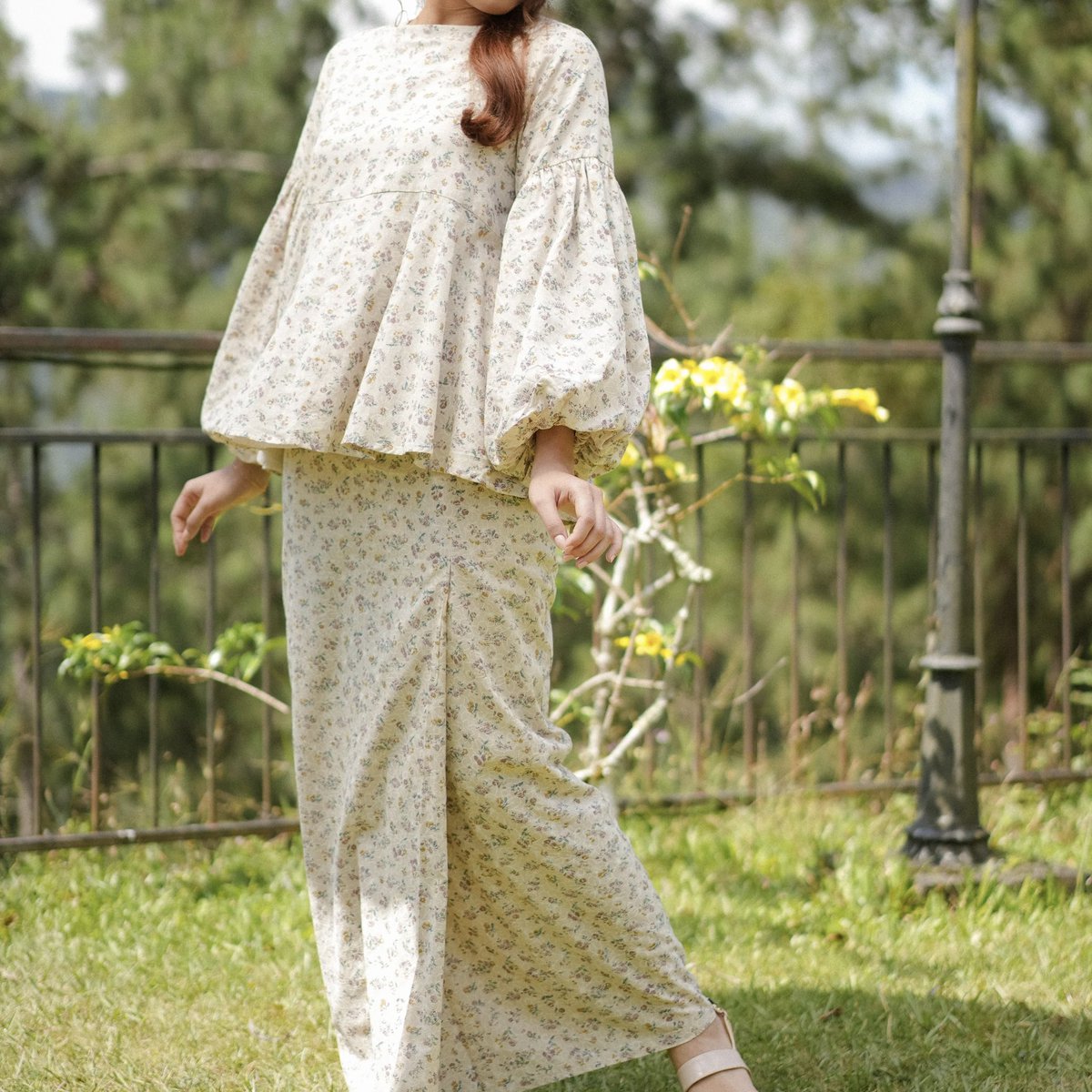 shopwithdiyan's tweet photo. Puffy baju kurung with a touch of sweet floral prints. This is such a need, so cute! https://t.co/RiwAAULCMI