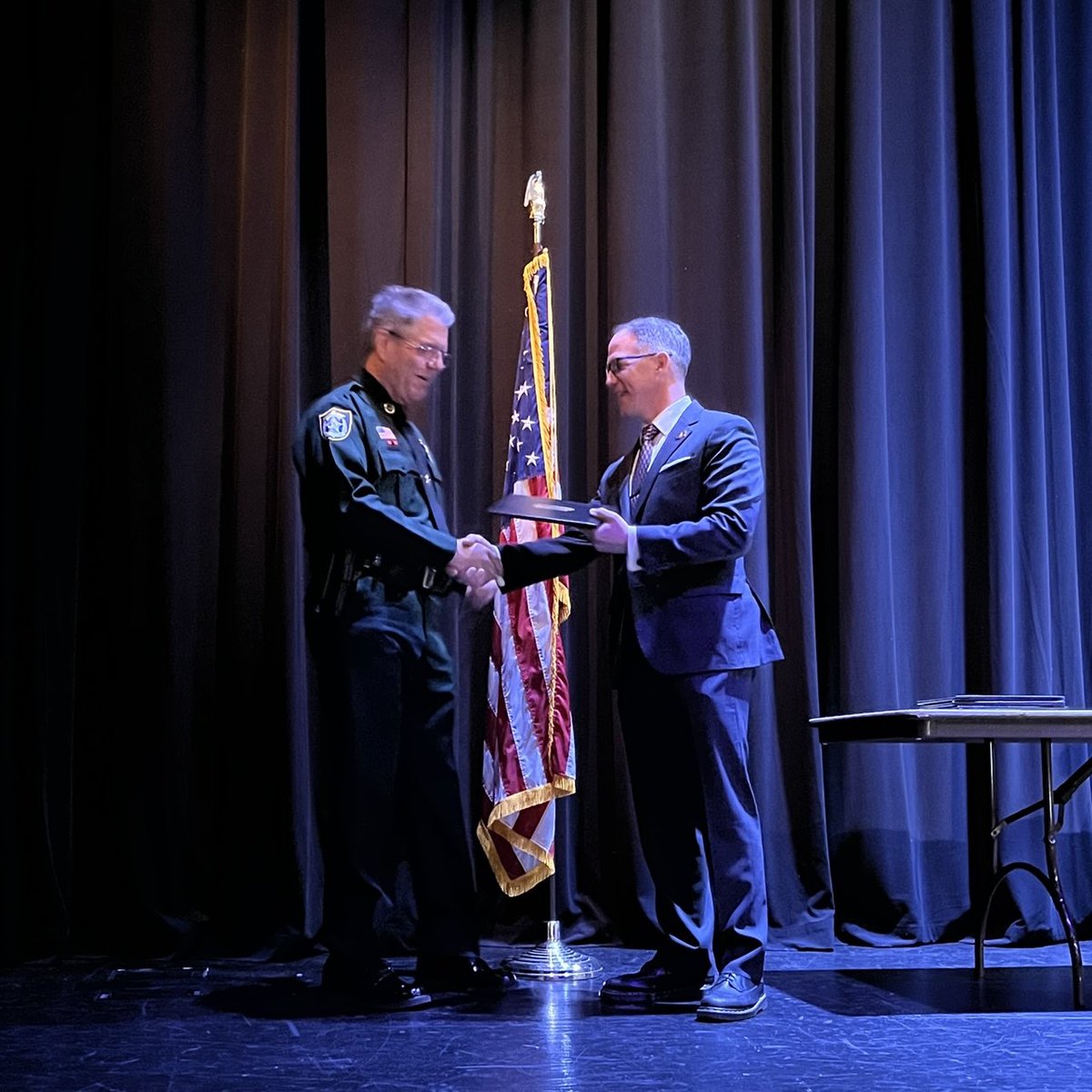 IRSC_Alpha's tweet photo. Undersheriff Thomas Raulen
Graduates from SPI's Command
Officers Development Course
March 17, 2023 at 2:04:58 PM EDT

Congratulations to Undersheriff Thomas Raulen for graduating from the Southern Police Institute's 91st Command Officers Development Course (CODC).

Great work! https://t.co/e6pe49vcIK