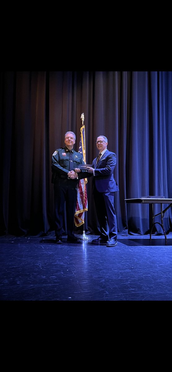 IRSC_Alpha's tweet photo. Undersheriff Thomas Raulen
Graduates from SPI's Command
Officers Development Course
March 17, 2023 at 2:04:58 PM EDT

Congratulations to Undersheriff Thomas Raulen for graduating from the Southern Police Institute's 91st Command Officers Development Course (CODC).

Great work! https://t.co/e6pe49vcIK