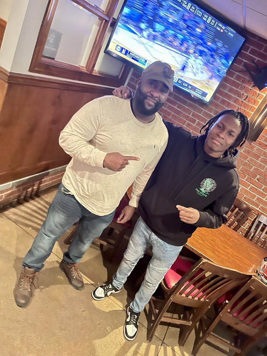 CoachRonJackson's tweet image. Happy 19th Birthday AJ @MouzoneAdrian