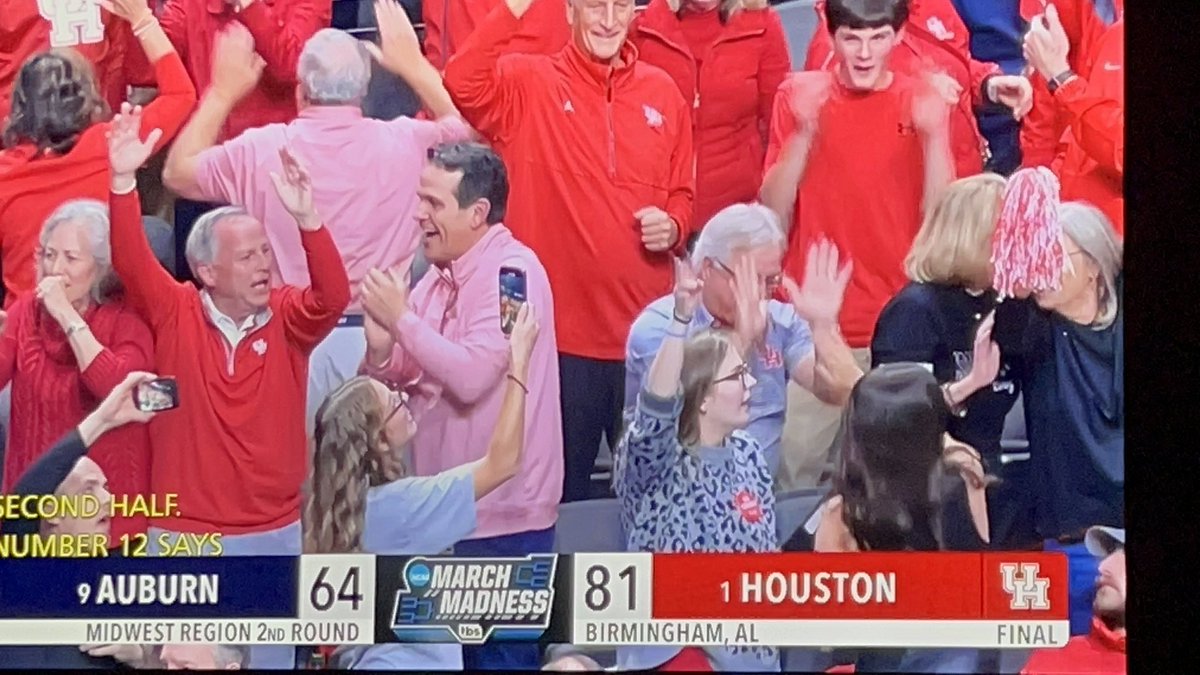 kay_douglas's tweet photo. Coogs defeated Auburn in their backyard and now head to Kansas City to play Friday! #GoCoogs #numberoneseed #FortheCity https://t.co/ERG4xuTcd3