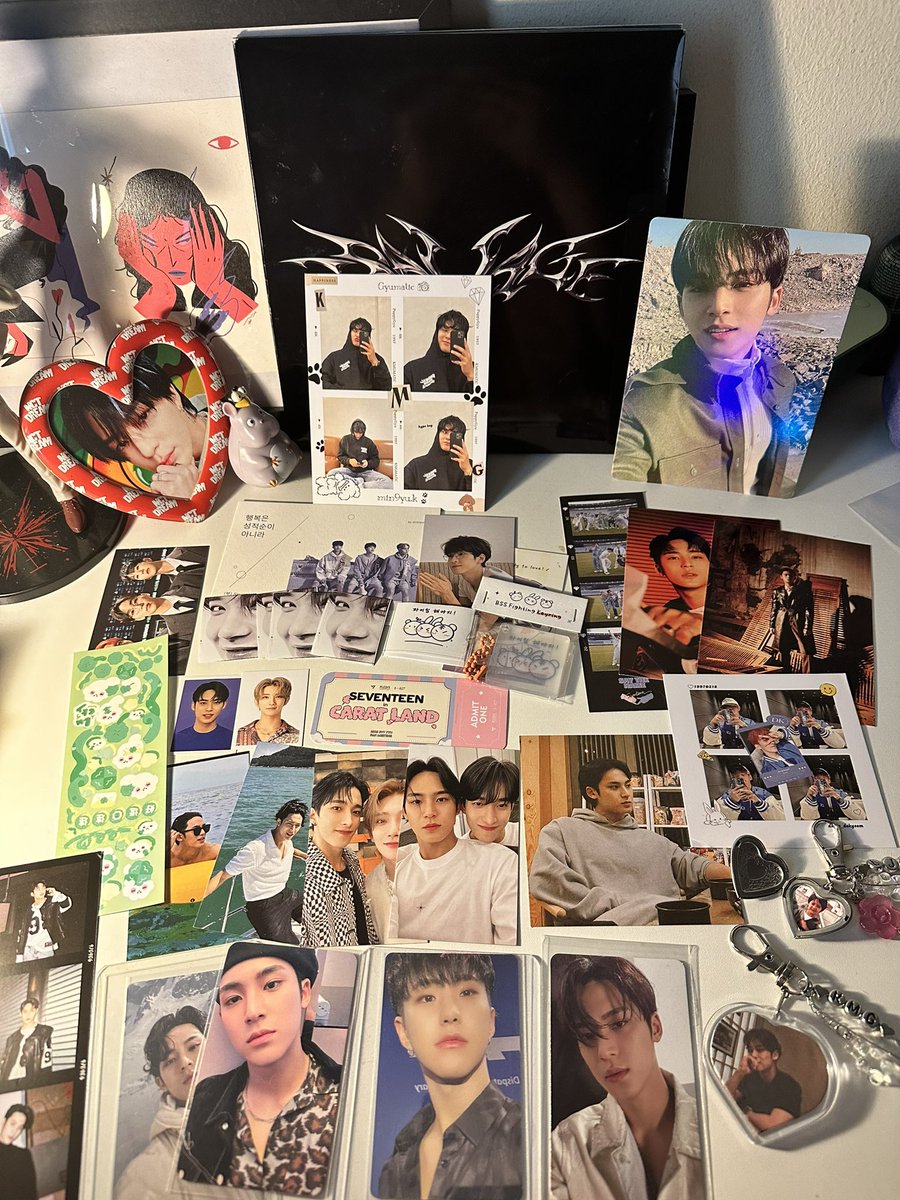 kid9yu's tweet photo. had sooo much fun yesterday!! giggling kicking my feet in the air from the amount of boyfriend pictures of mingyu that i have now 🤭 thaaaank you so much for all the freebies 😭 #PreciousTimeWithMingyu #lightaflamewithgyu https://t.co/MRJ3LU9ypD