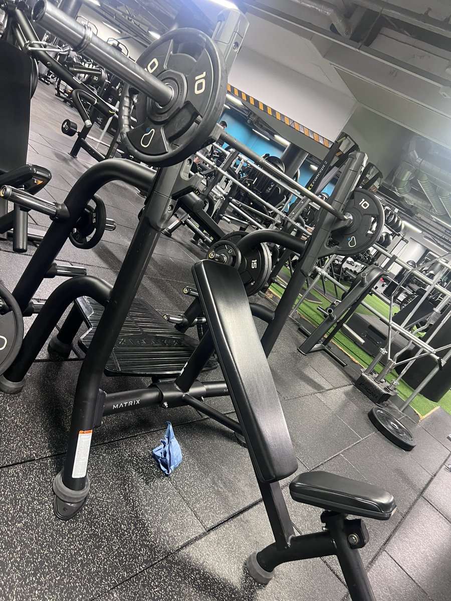 afizedstylish's tweet photo. @PureGym camberwell this is so bad for a gym , equipment been broken for over 3weeks and nothing has been done. #shame #puregym #gym https://t.co/q5cN7YRoKR