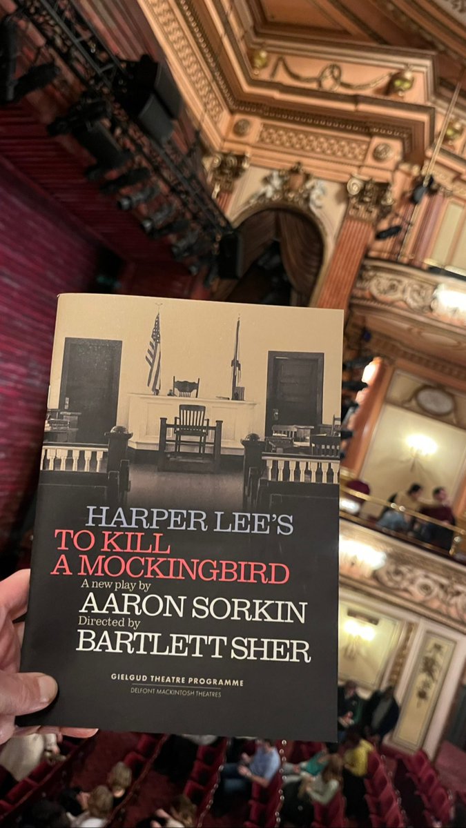 @MatthewModine #AaronSorkin #HarperLee #BartlettSher #ToKillAMockingBird masterpiece! Extended until 22May in London. A must. Tears and massive standing ovation.