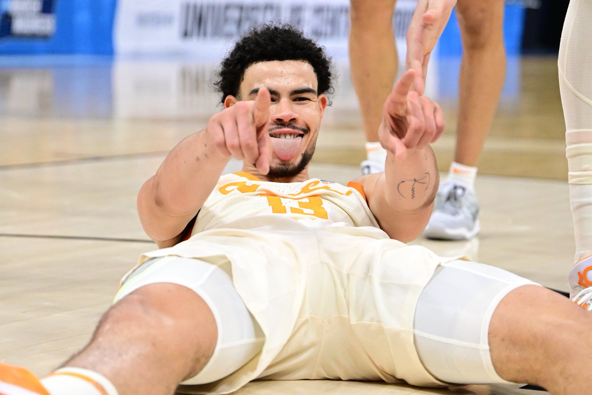 CBSSports's tweet photo. Duke scored only 52 points vs. Tennessee which tied its fewest points scored EVER in an NCAA Tournament game https://t.co/yxClYB46Q6