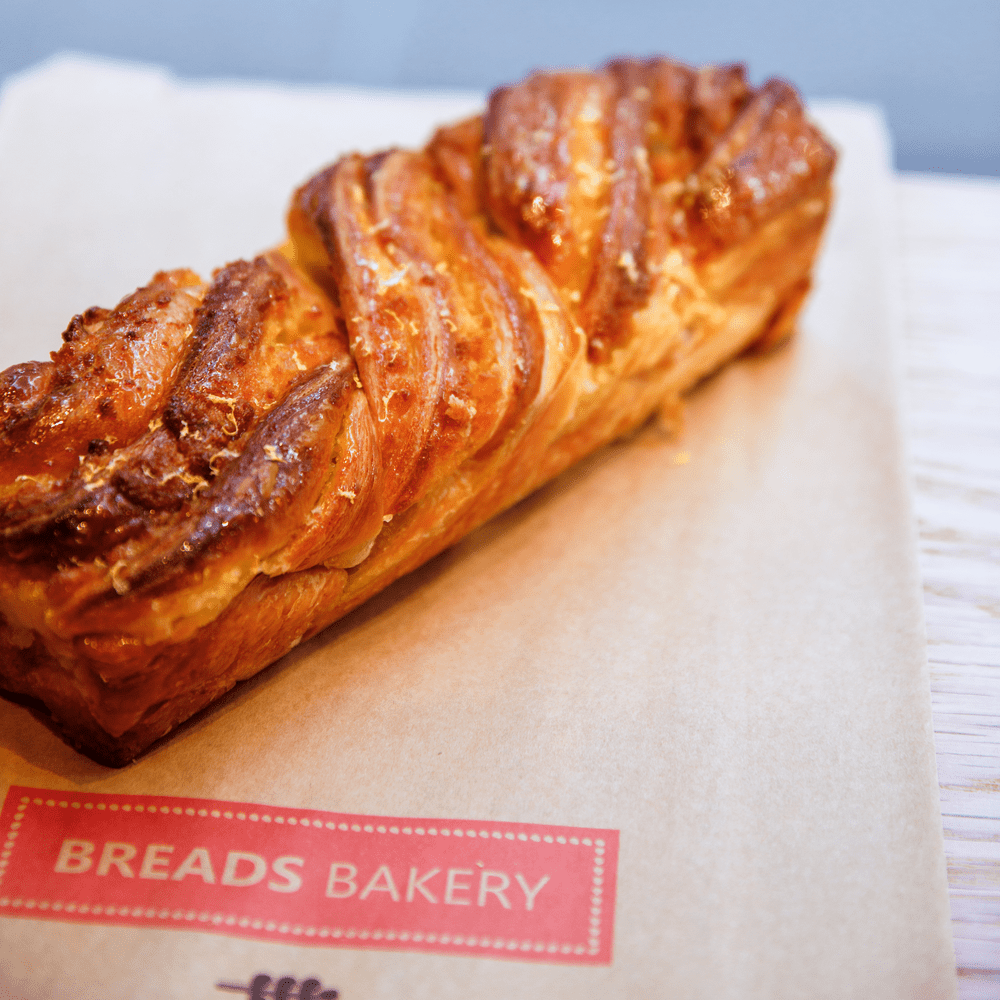 Al Roker + <a href="/BreadsBakery/">Breads Bakery™</a> = a showstopping Rockefeller Center exclusive. Here's a peek of the lemony Pockets of Sunshine Babka.

(📸: Målin Hillemann)