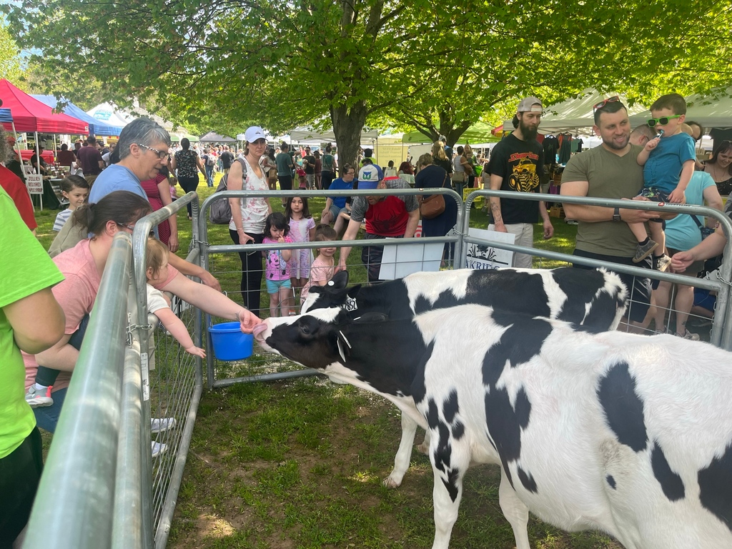 Please consider clicking the link to vote for Ellington Farmers Market in the Hartford Courant's annual Best of Hartford reader's poll. Find us under "Retail" then "Farmers Markets". We appreciate your support! Please share this post too!!

courant.com/best-of/#//
