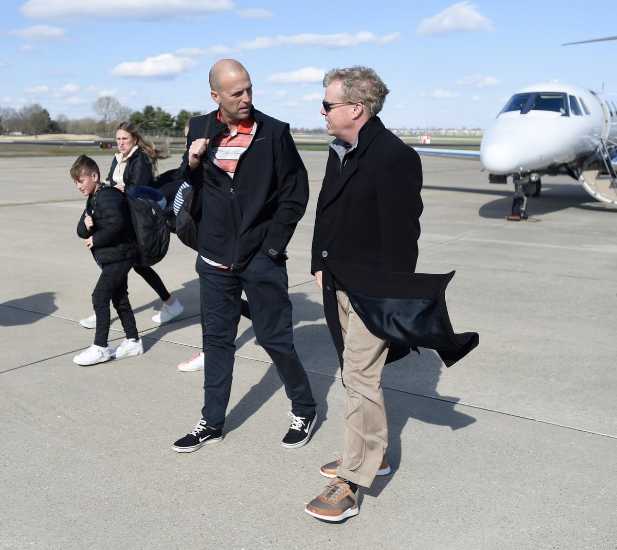 joeimel's tweet photo. Steve Lutz arrives in Bowing Green Saturday. Lutz, who served as head men's basketball coach the past two seasons at Texas A&amp;M-Corpus Christi, has been named the 16th head @WKUBasketball coach in program history. Photos by Joe Imel for @bgdailynews https://t.co/ds655jHF1z