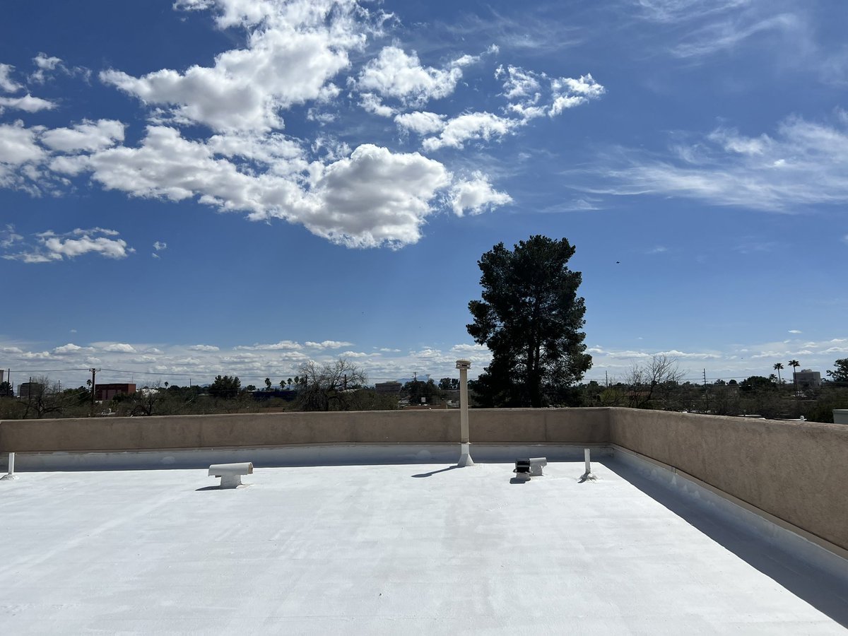 DesertCorpsPTFC's tweet photo. Flat roofs are fucking dumb. And my “new Weber grill” fund just went into 8 buckets of roof coat. Nice day though. It’ll most likely take me 3-4 weekend days to power wash &amp; double coat the  entire roof solo. Way better that it’s 75° out than 105° 🥵 F-16 for added noise. #DMAFB https://t.co/68pruun88N