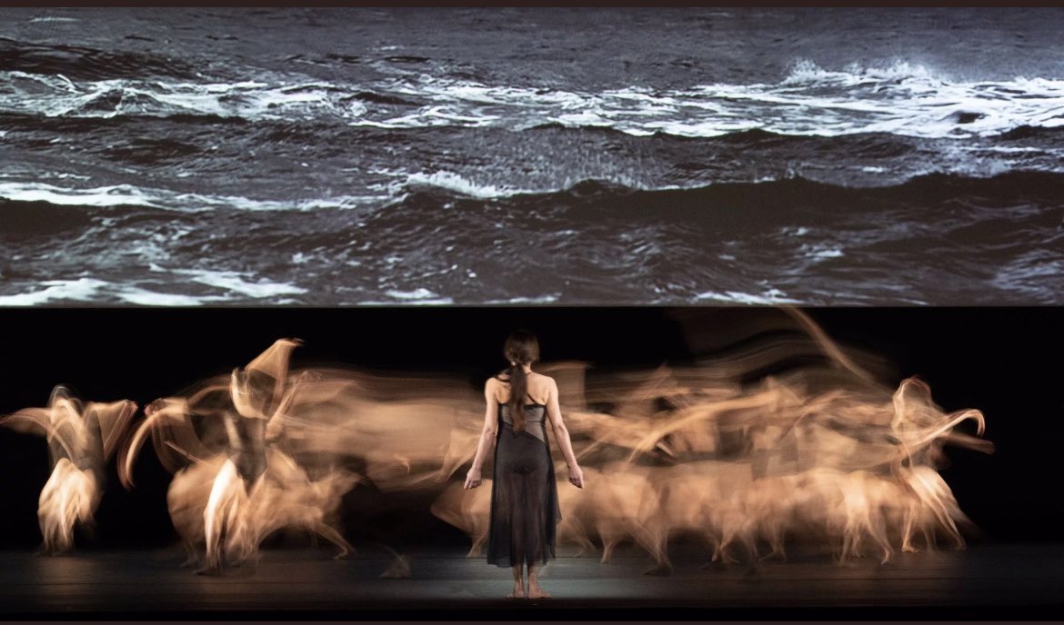 AliStibyHarris's tweet photo. Was lucky enough to see #WoolfWorks at @RoyalOperaHouse today. I have never seen such breathtakingly beautiful choreography by @WayneMcGregor and an achingly moving score by @maxrichtermusic
I am not sure anything will top it. 🩰 https://t.co/119uIZkjI0