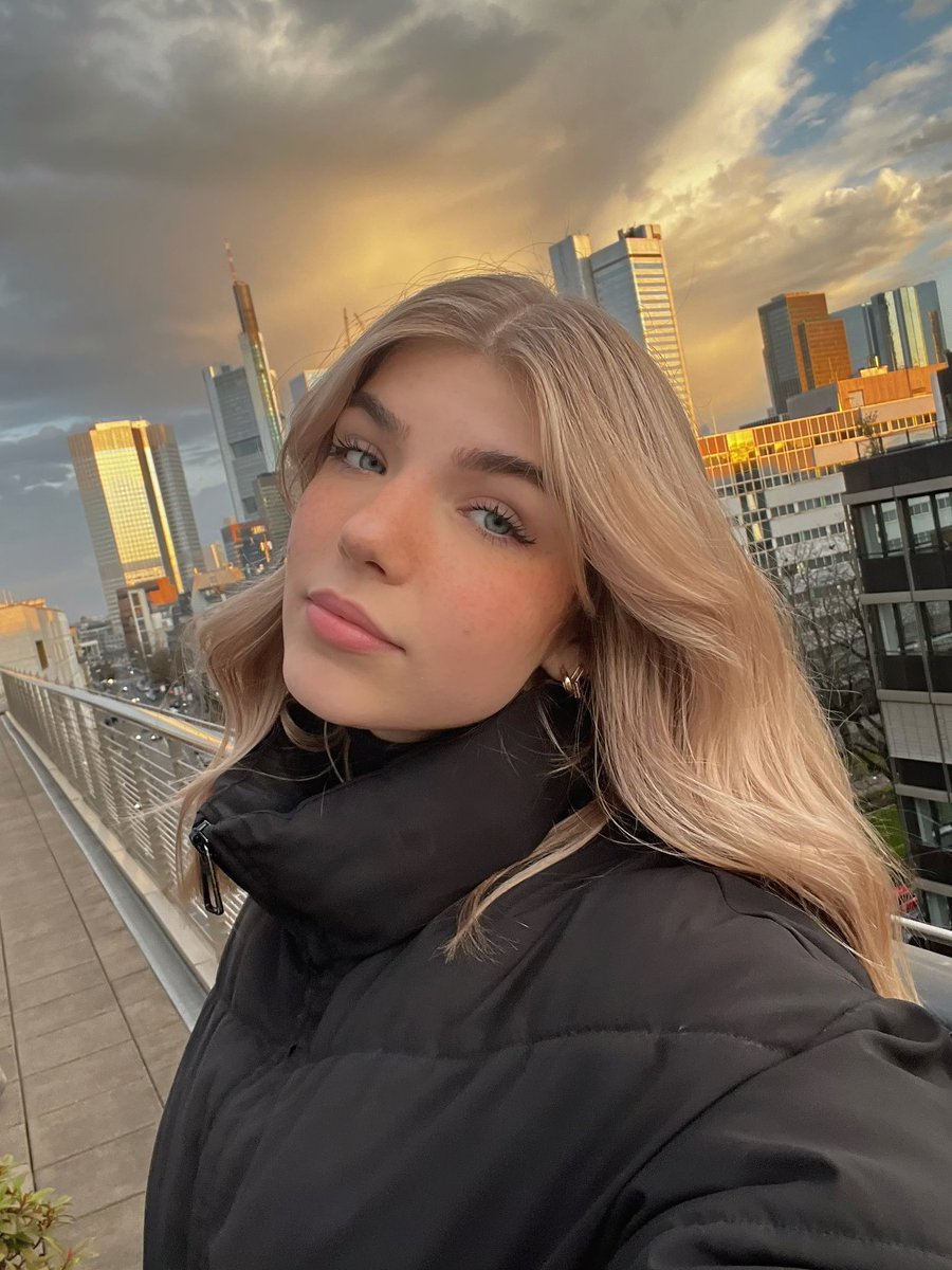 xFibii's tweet photo. Man denkt Greenscreen 🧃 https://t.co/JRVRaGeh5x