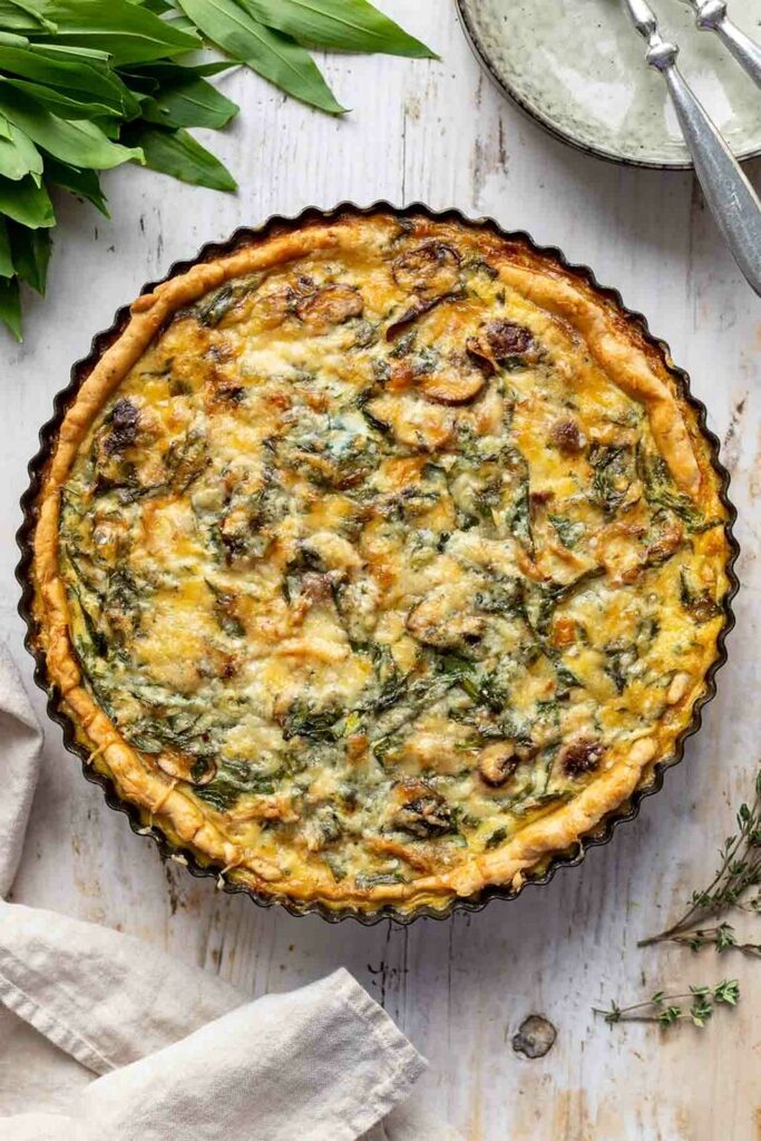 ElleRepublic's tweet photo. Vegetarische Pilz-Quiche mit Bärlauch https://t.co/W08IkgLX9y