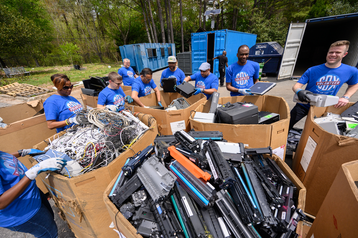 CoxEnterprises's tweet photo. We’re on our way to reaching our goal of Zero Waste to Landfill by 2024 as we celebrate #GlobalRecyclingDay! So far, we've diverted 669 million pounds of material from landfills. #ZeroWaste #RecyclingHeroes #CoxConserves #PurposeAtCox #Cox34by34 https://t.co/cc1OgYzqpO