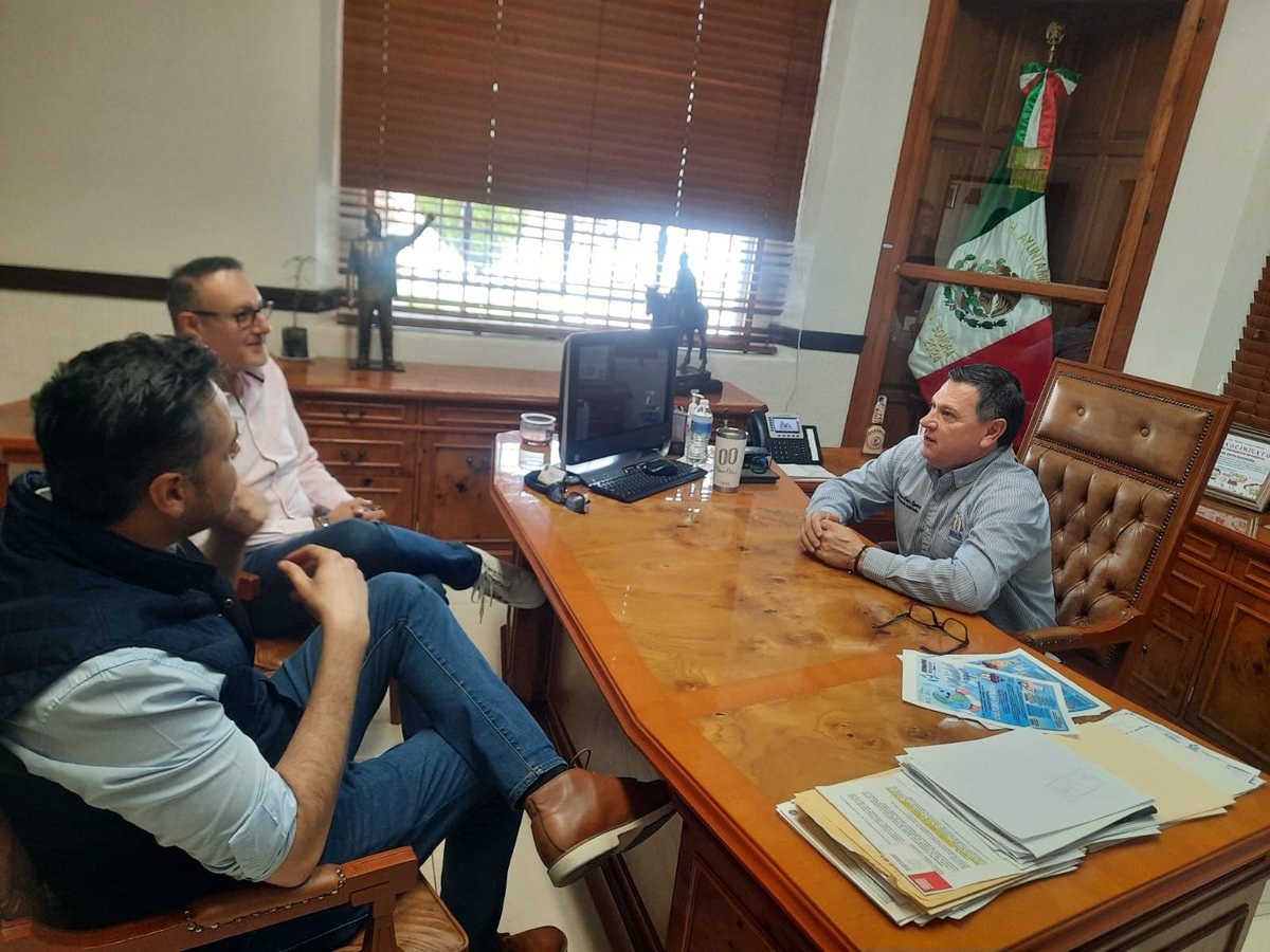 3/3
Integrantes de la Comisión Temporal de Participación Ciudadana del #IEESonora, dialogaron con el Presidente Municipal del Ayuntamiento de #MagdalenadeKino <a href="/OrtezGuerrero/">Omar Ortez Guerrero</a> con el objetivo de llevar a cabo mecanismos de #ParticipacionCiudadana en el municipio
