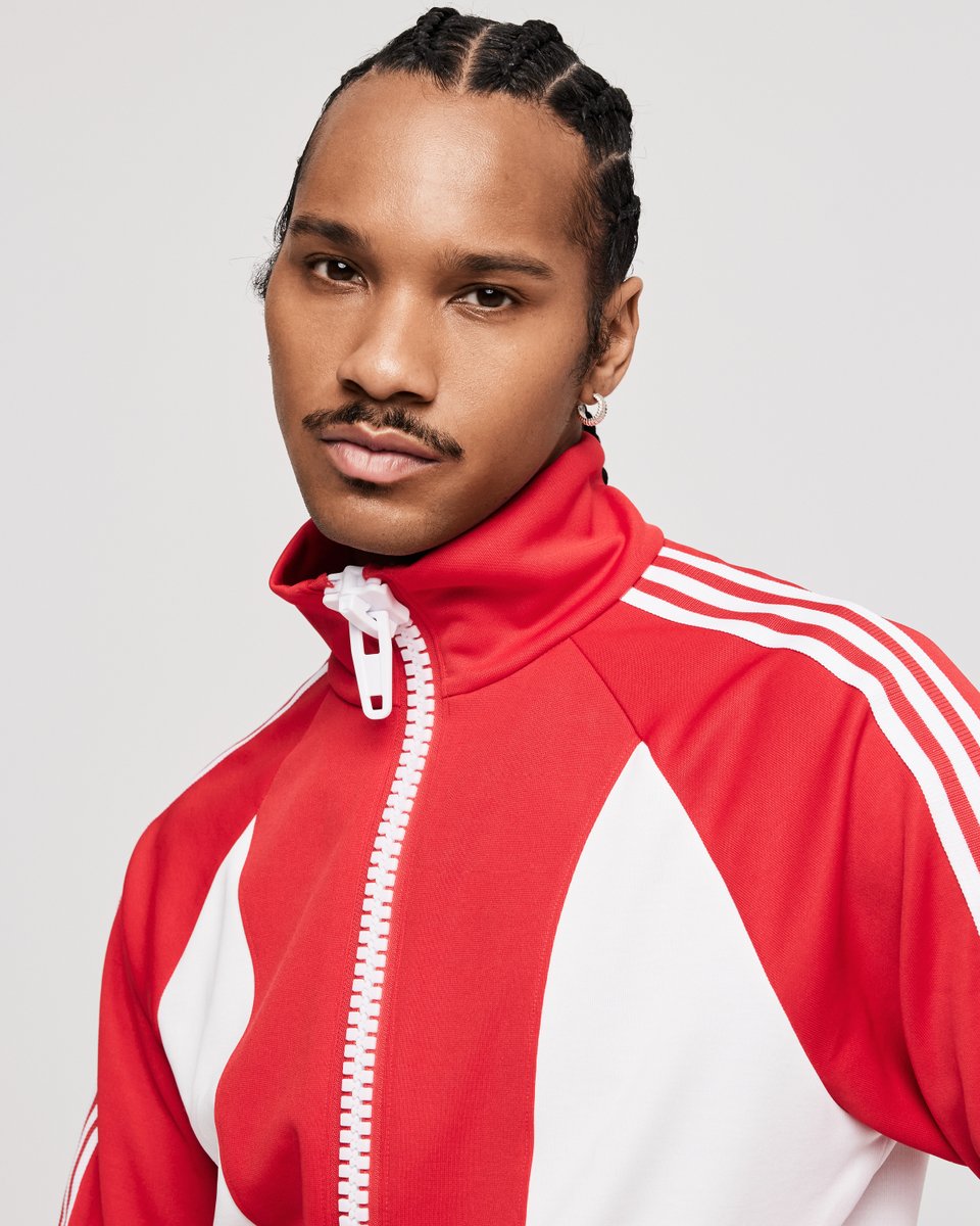 ITSJEREMYSCOTT's tweet photo. JEREMY SCOTT FOR ADIDAS BIG ZIPPER TRACK JACKET AVAILABLE NOW ON https://t.co/HjkDrE4JcG https://t.co/6iqPeDo545