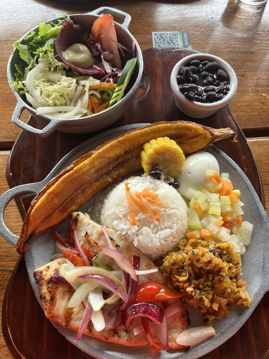 PeaPodExplorer's tweet image. A typical Costa Rican lunch we enjoyed very much on one of our many excursions .