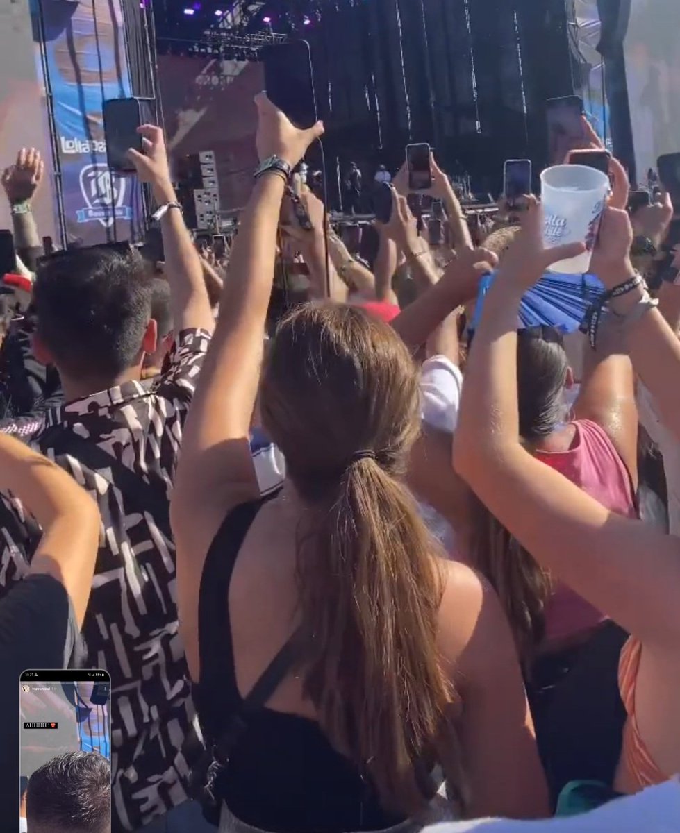 CheloBachmann's tweet photo. Alguien me explica cual es la lógica detrás de este comportamiento?
Soy el único que lo encuentra mega patologicamente  aweonao?
1. No disfrutas el concierto 
2. El video siempre queda como el dick
3. Nadie verá tu mierda de video https://t.co/rLpnnLk5A0