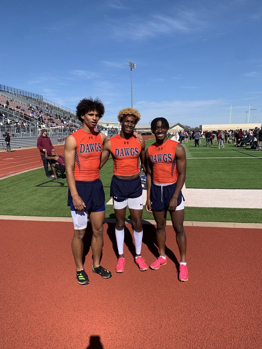McrosbyMelvin's tweet photo. We will take it! Varsity boys 200! Taylor Briggs, @DavidWalkerJr22 Kyler Moore! https://t.co/DitueGUQsq